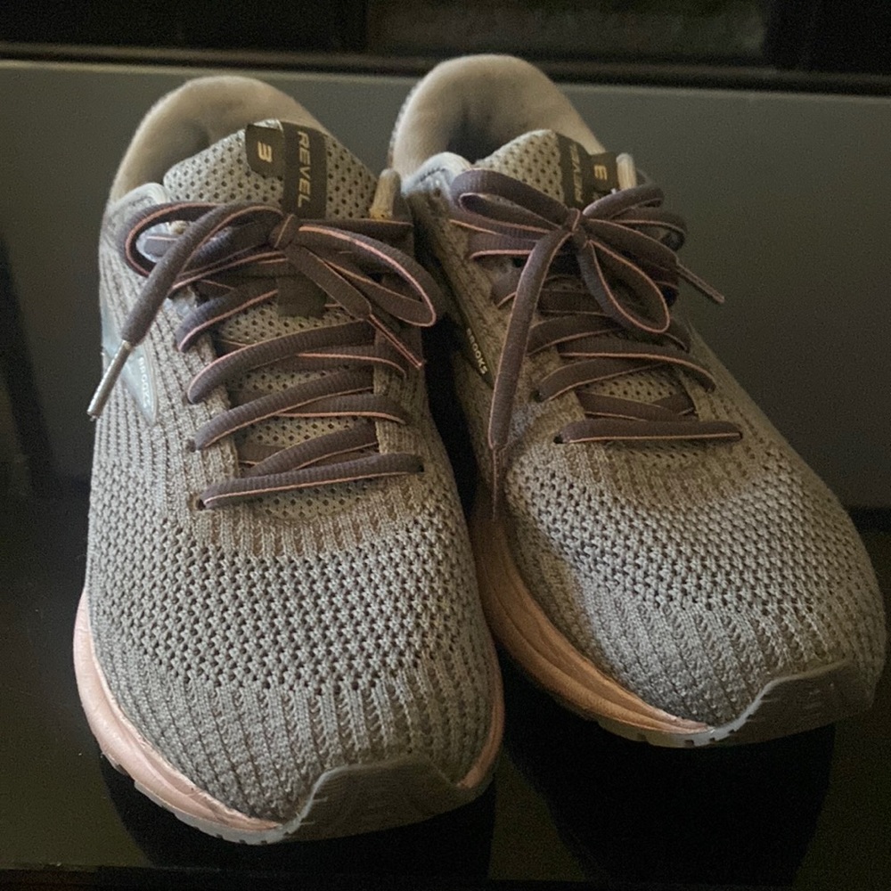 Brooks revel 3 size 8.5